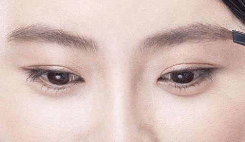 北京
整形醫(yī)院的醫(yī)師告訴你洗眉要多少錢？