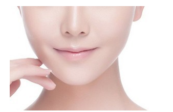 深圳假體隆鼻費用是多少？