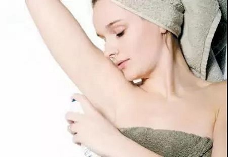 體味太大惹尷尬，不手術(shù)不開刀，輕松祛腋臭~