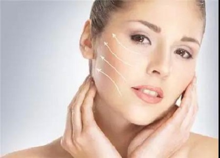 63歲媽媽顏值、身材秒殺30歲的女兒！