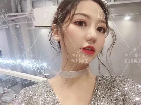 活了20多年才發(fā)現(xiàn)原來(lái)我和女神只有一步之遙！