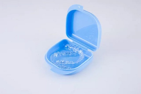 告別鋼牙妹——隱形矯正新時代，拯救尷尬的微笑！