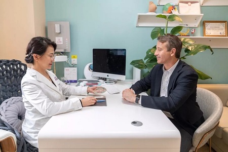 重慶美萊&美國(guó)強(qiáng)生全*戰(zhàn)略升級(jí)合作，聯(lián)合打造12星座維密胸模