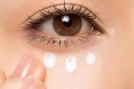 做手術(shù)去眼袋大概要花多少錢