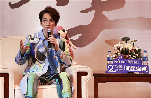 春城驚現(xiàn)美人魚，一招pick中情王子林